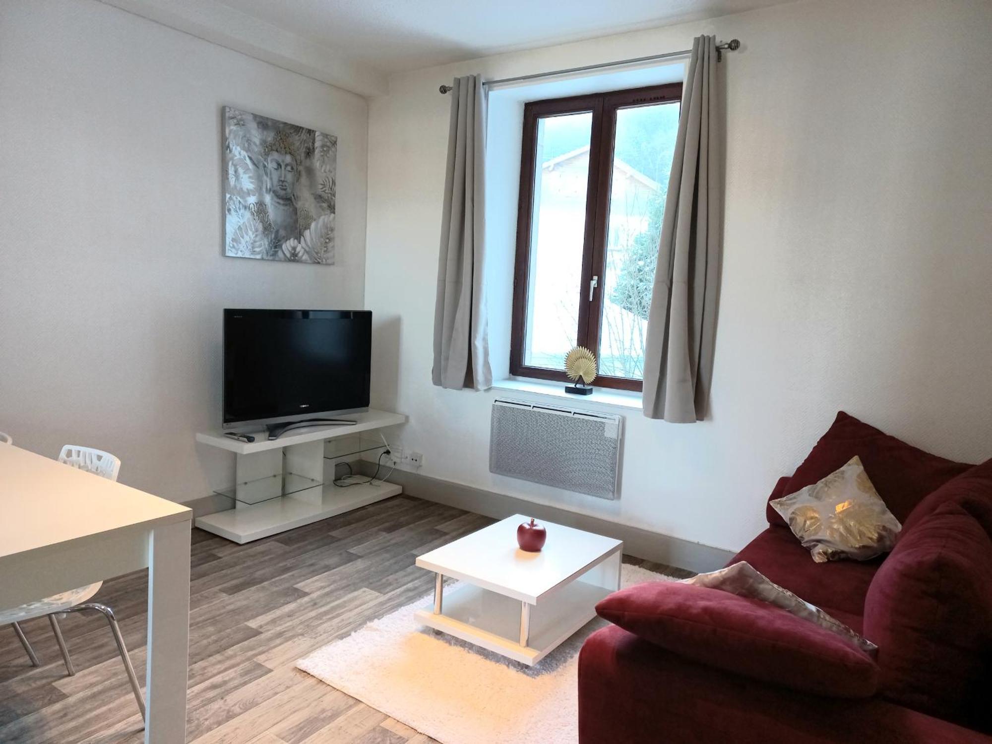 Appartement Les Iris, Au Calme, Proche Du Centre Ремирмон Экстерьер фото
