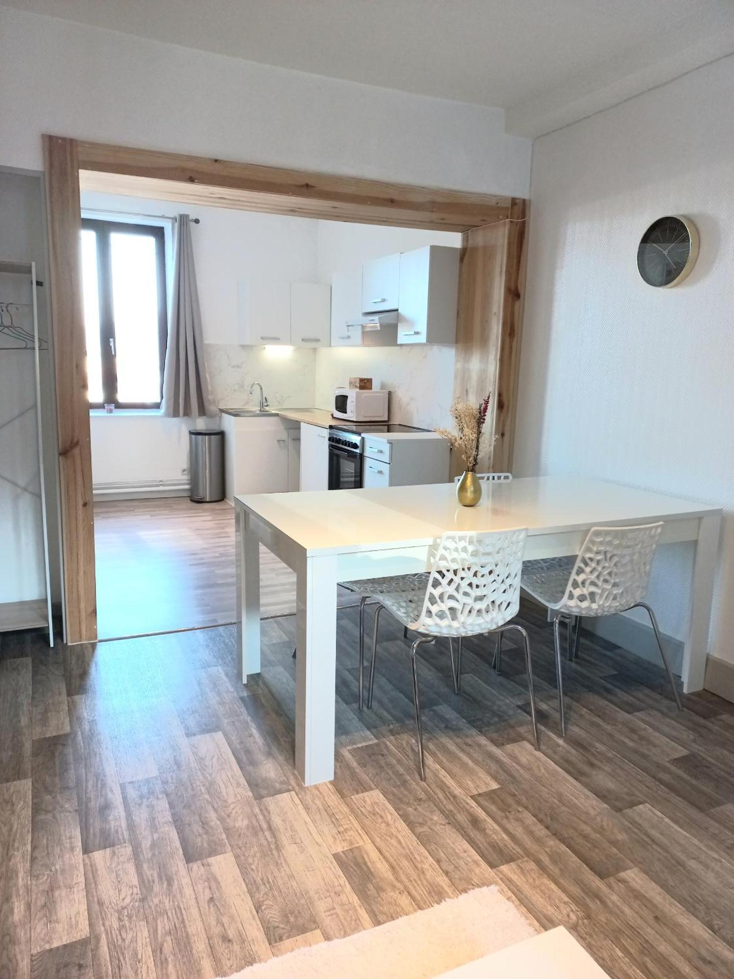 Appartement Les Iris, Au Calme, Proche Du Centre Ремирмон Экстерьер фото